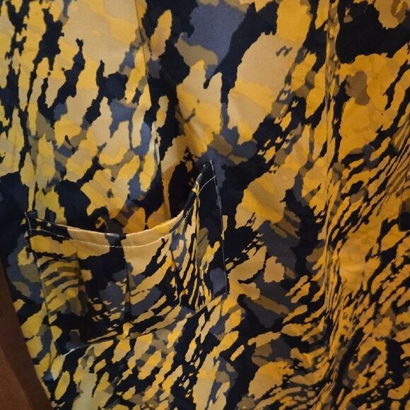 Black and Yellow Sheath Mini Dress with Crew Neck - Picture 2 of 8